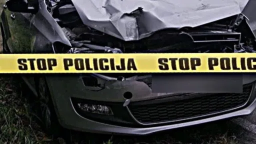 Saobraćajna nesreća u Bihaću, teško povrijeđena 50-godišnja vozačica VW Pola