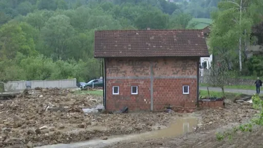 Majevicu zahvatilo nevrijeme: Bujični potoci odnijeli mostove, naselja odsječena, uni&scaron;teni usjevi