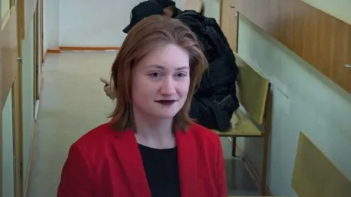 Rusija: 19-godišnja djevojka osuđena na 32 mjeseca zatvora zbog ukrajinske poezije na trgu