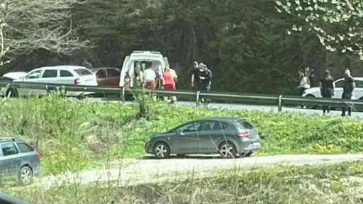 Tri osobe povrijeđene u sudaru u Srednjem kod Ilijaša, saobraćaj potpuno obustavljen