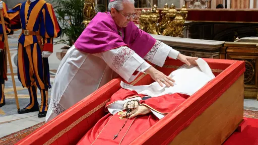 Cijeli svijet gleda u Vatikan: Papa Franjo odlazi na vječni počinak, na sahrani se očekuju stotine hiljada ljudi