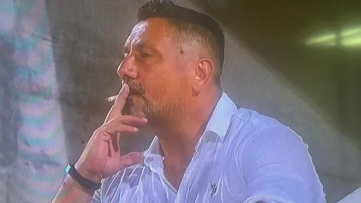 Adžem zapalio cigaretu na derbiju s Veležom: Ovako je liječio nervozu poslije isključenja