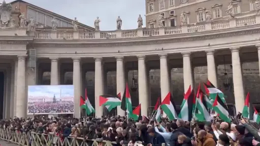 Veliki broj palestinskih zastava na sahrani pape Franje: Nije zaboravljena njegova borba za narod Gaze