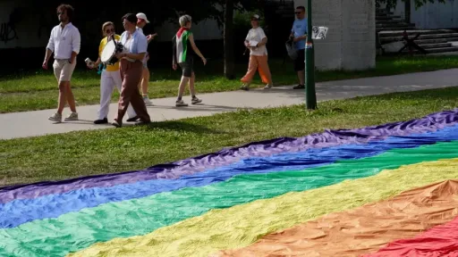 Regresivne politike nadjačavaju sporadični napredak u ostvarivanju prava LGBTI osoba