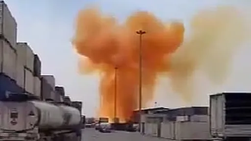 Objavljen snimak na kojem se vidi sam početak ogromne eksplozije u iranskoj luci