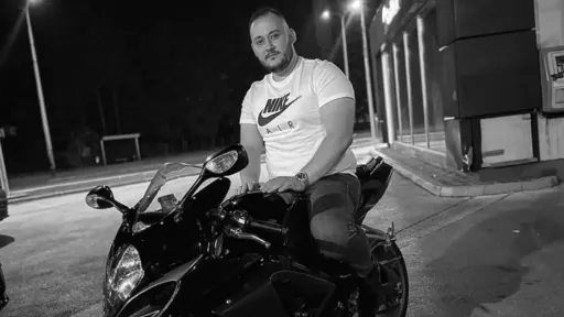 Motociklista Sead Hadžić poginuo u saobraćajnoj nesreći u naselju Solina, suputnik povrijeđen