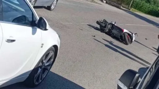 Teža saobraćajna nesreća u Tržacu, Cazin: Povrijeđen vozač motocikla
