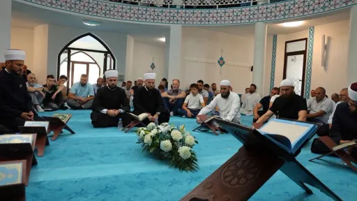 U Cazinu održana hafiska dova za Muhameda Tričića, petog hafiza u porodici