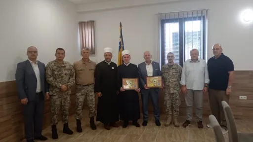 U kasarni "Adil Be&scaron;ić" u Bihaću održan mevludski program uz imenovanje novog imama i dodjelu zahvalnica