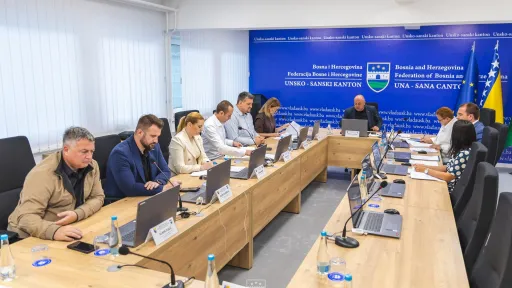 Vlada Unsko-sanskog kantona donijela ključne odluke o infrastrukturi i regresima za budžetske korisnike
