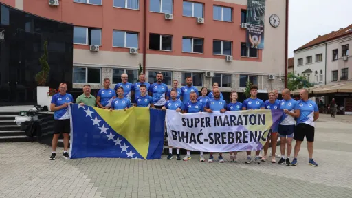 Vi&scaron;e od 340 biciklista i 19 maratonaca krenulo iz Bihaća prema Potočarima u znak sjećanja na žrtve genocida