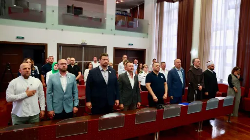 Bihać odaje počast 8.372 nevino ubijenih na komemoraciji povodom Međunarodnog dana sjećanja na genocid u Srebrenici