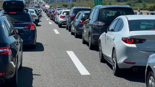 Duge kolone vozila na graničnim prijelazima u BiH uz radove na vi&scaron;e dionica puteva