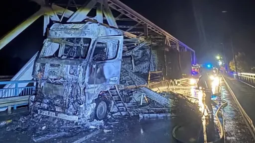 Obustavljen saobraćaj na granici BiH, zapalio se kamion