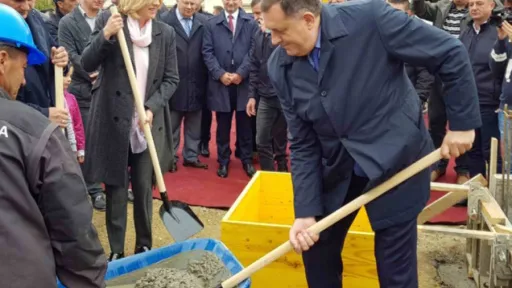 OVO JE SPOMENIK PROPALOJ EKONOMSKOJ POLITICI MILORADA DODIKA: Upravo je akumulirani gubitak kompanije dostigao vrtoglavih 963 miliona KM!