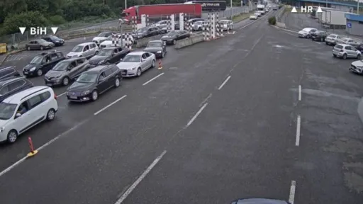 Duga kolona vozila na graničnim prelazima na ulazu u BiH