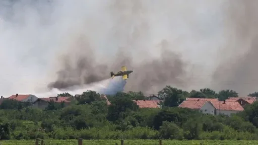 Požar u Hamzićima lokaliziran uz pomoć Air Tractora koji je bacio 11.000 litara vode