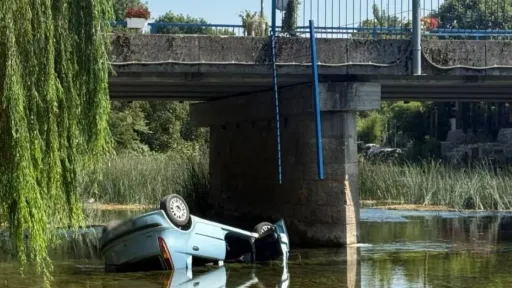 U Ljubu&scaron;kom automobil sletio s ceste i prevrnuo se u rijeku Trebižat, vatrogasci izvukli vozilo