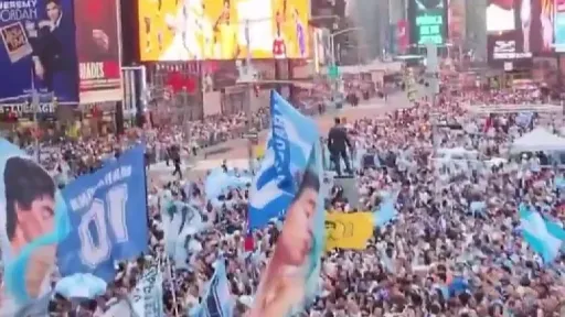 Desetine hiljada argentinskih navijača okupiralo Times Square uoči finala Svjetskog prvenstva protiv &Scaron;panije