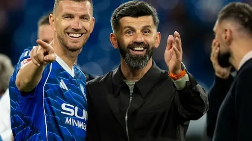 Edin Džeko ima 80 do 90 posto &scaron;anse da potpi&scaron;e novi ugovor sa Schalkeom, navodi Sky Sport