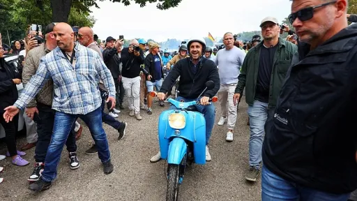 Ulrich Siegmund predvodi skup AfD-a u Saksoniji-Anhalt vozeći Simson moped, koristeći nostalgiju za Istočnom Njemačkom
