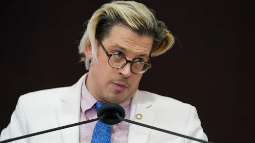 Milo Yiannopoulos deportovan iz SAD-a u Veliku Britaniju nakon hap&scaron;enja zbog prekoračenja boravka