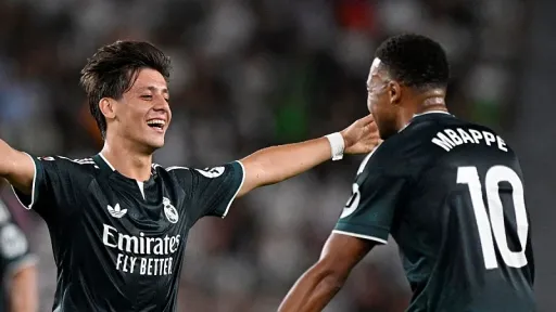 Real Madrid pobijedio Elche rezultatom 3:2 i izjednačio se s Barcelonom na vrhu tabele La Lige