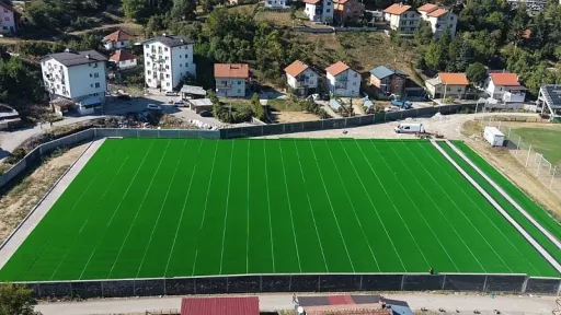 U Kaknju završena izgradnja pomoćnog terena Gradskog stadiona s plastičnom podlogom uz podršku vlasti i značaj za razvoj mladih sportista