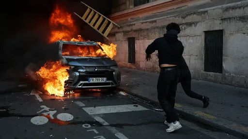 Policija u Francuskoj koristi suzavac i vodene topove protiv demonstranata, privedeno najmanje 166 osoba tokom protesta širom zemlje
