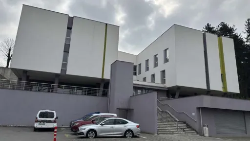 Kantonalni sud u Bihaću potvrdio optužnicu protiv sedam zdravstvenih radnika zbog nesavjesnog postupanja prema Ademu Jušiću