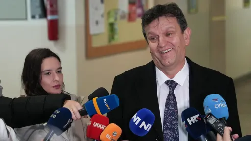 Branko Blanuša poništio odluku o isključenju Ljubiše Petrovića iz SDS-a, ali članstvo mu prestaje prema Statutu stranke