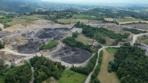 Iako je poni&scaron;tena koncesija za istraživanje, kompanija "Drvo-Export" nastavlja eksploataciju uglja na Bukovoj Kosi