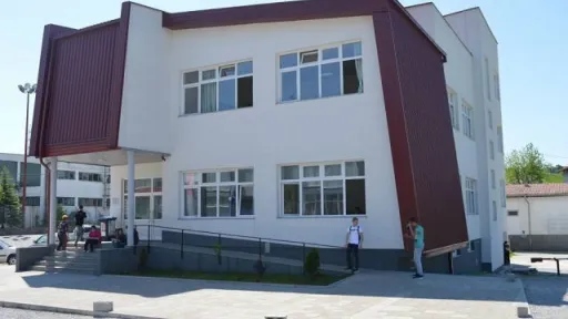 Krađe tokom časova tjelesnog odgoja u Drugoj srednjoj školi u Cazinu: Učenici traže reakciju škole