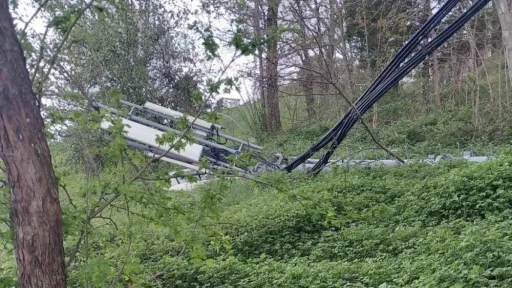Cazin: Vjetar prepolovio odašiljač BH Telecoma u Polju, mještani u strahu