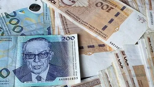 PENZIONERI ČASTE POŠTARE: Krenula isplata mirovina, najniža iznosi...
