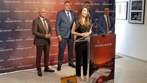 SIT GLADNOG NE RAZUMIJE: Dodik i njegov režim donose helikopterima nova stara obećanja na jug RS (VIDEO)
