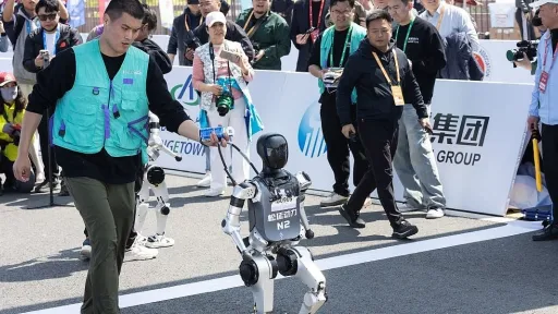 Roboti trčali polumaraton i takmičili se s ljudima u Kini