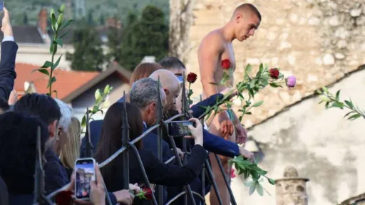 Skok sa Starog mosta uoči konferencije "MOSTAR 2025: Dijalog za budućnost"