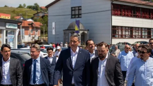 DRŽAVA MORA BITI PRISUTNA TAMO GDJE JE NAJPOTREBNIJE: Bećirović s gradonačelnikom Cazina posjetio mjesnu zajednicu Tržačka Raštela (FOTO)