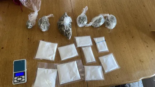 U Kalesiji uhapšen 35-godišnjak zbog sumnje u posjedovanje 2,5 kilograma droge i veće količine novca