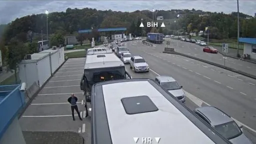 Duga kolona na GP Velika Kladuša, oprez zbog brojnih radova na cestama