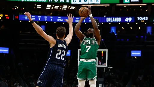 Boston i Cleveland poveli sa 2-0 protiv Orlanda i Miamija, Houston izjednačio protiv Golden Statea