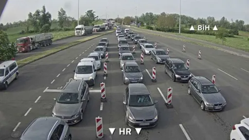 Haos na granici: Ovo su prizori s graničnih prijelaza na izlazima iz BiH (FOTO)