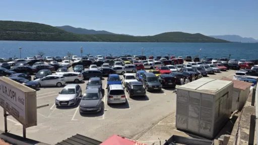 Brojni turisti u Neumu, u moru prona&scaron;li osvježenje