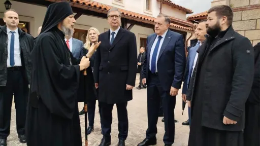 DOČEKAO GA DODIK: Vučić prisustvovao svečanosti povodom otvaranja bolnice