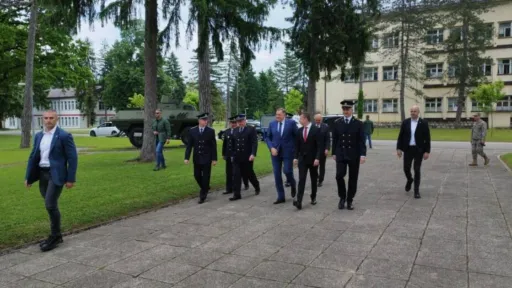 Uprkos zabrani: Dodik, Vi&scaron;ković i Stevandić do&scaron;li u kasarnu OSBiH, dočekao ih Helezov zamjenik