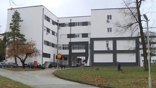 Te&scaron;ka saobraćajna nesreća u Cazinu: Troje djece povrijeđeno, 15 hirurga uključeno u zbrinjavanje