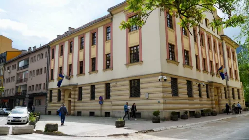 Optuženi za psihičko nasilje u Sarajevu: Ispisivao uvredljive poruke na javnim mjestima