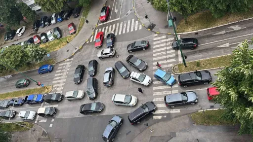 Gužve u Sarajevu uslijed vi&scaron;e saobraćajnih nesreća, jedna osoba povrijeđena na M-5 kod Lapi&scaron;nice