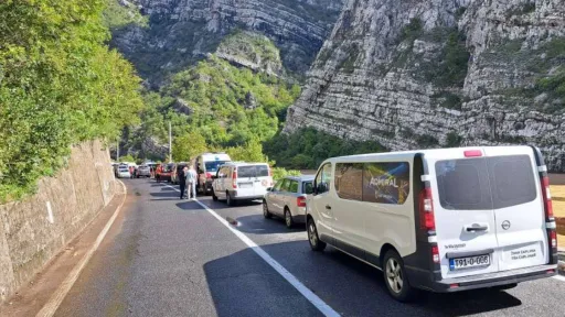 Saobraćaj na magistralnoj cesti Konjic–Jablanica obustavljen zbog sudara dva vozila
